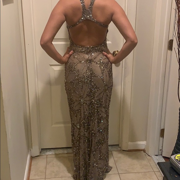 Adrianna Papell Live from the E! Red Carpet Gown - Picture 2 of 6